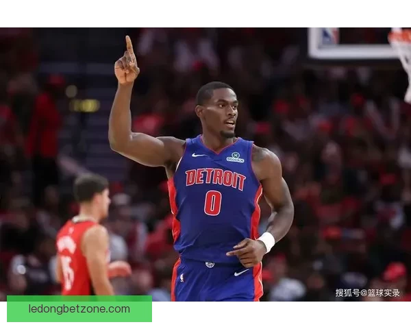 杜伦带伤吃药冲澡咬牙拼到最后活塞锁定东部第一球迷苦等终迎荣耀时刻