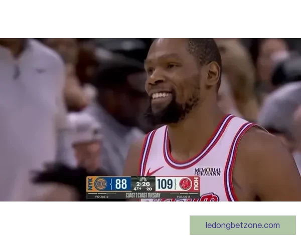 杜兰特砍下27分带队狂胜尼克斯队友激情庆祝全场沸腾